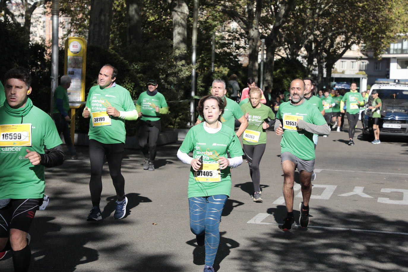 Fotos: La marcha contra el cáncer llena Valladolid de verde