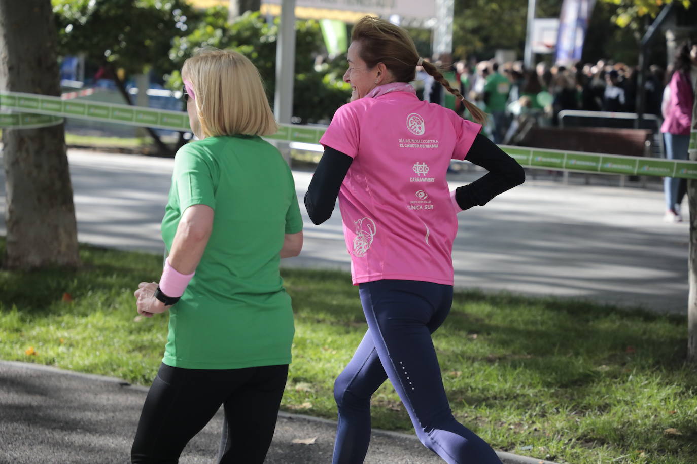 Fotos: La marcha contra el cáncer llena Valladolid de verde