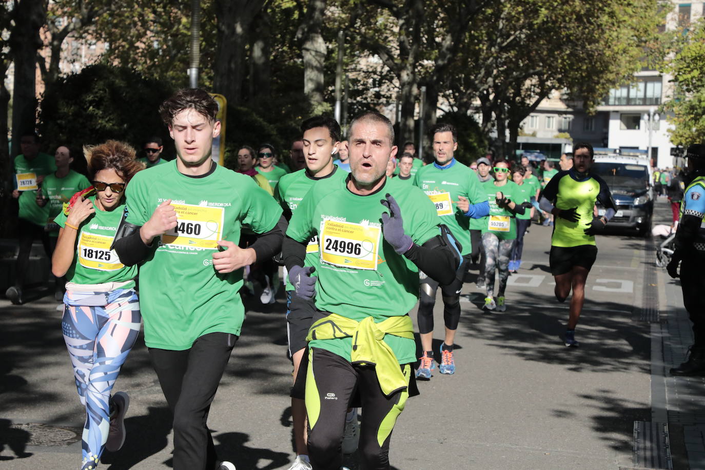 Fotos: La marcha contra el cáncer llena Valladolid de verde