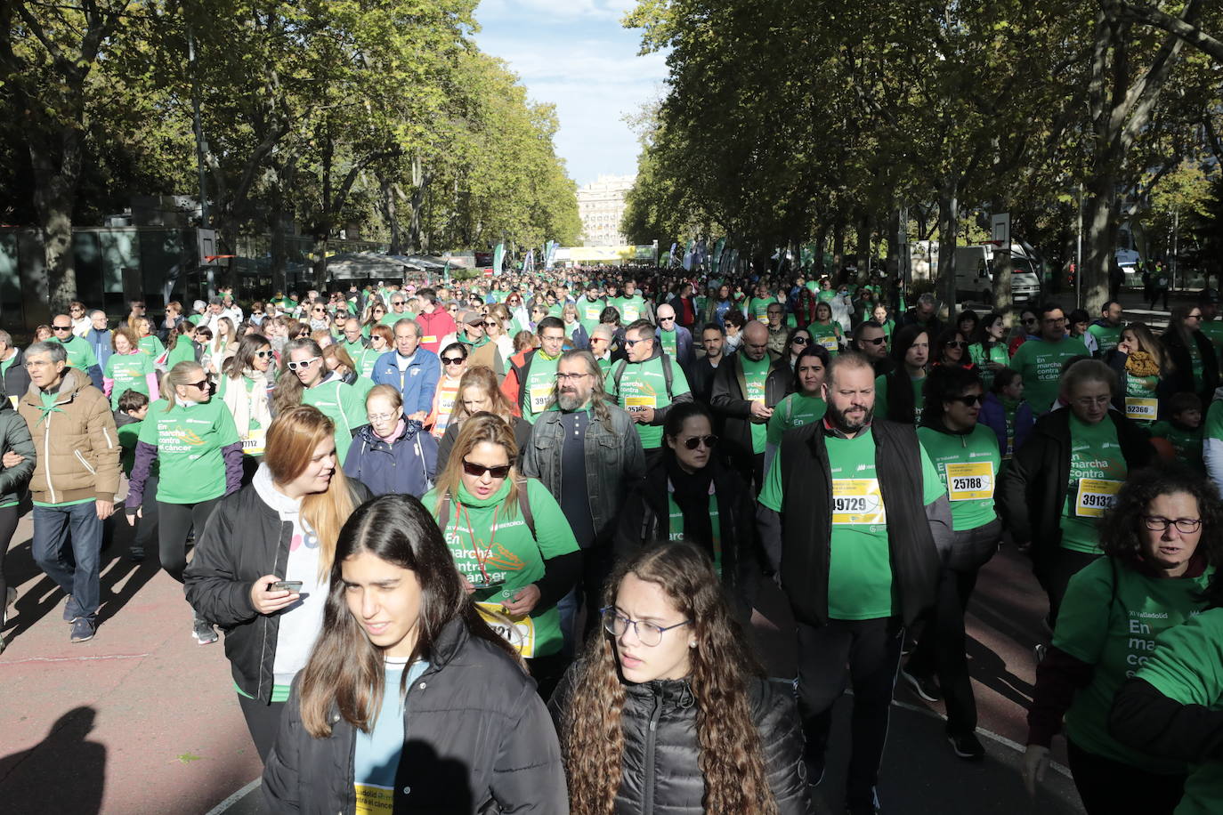 Fotos: La marcha contra el cáncer llena Valladolid de verde