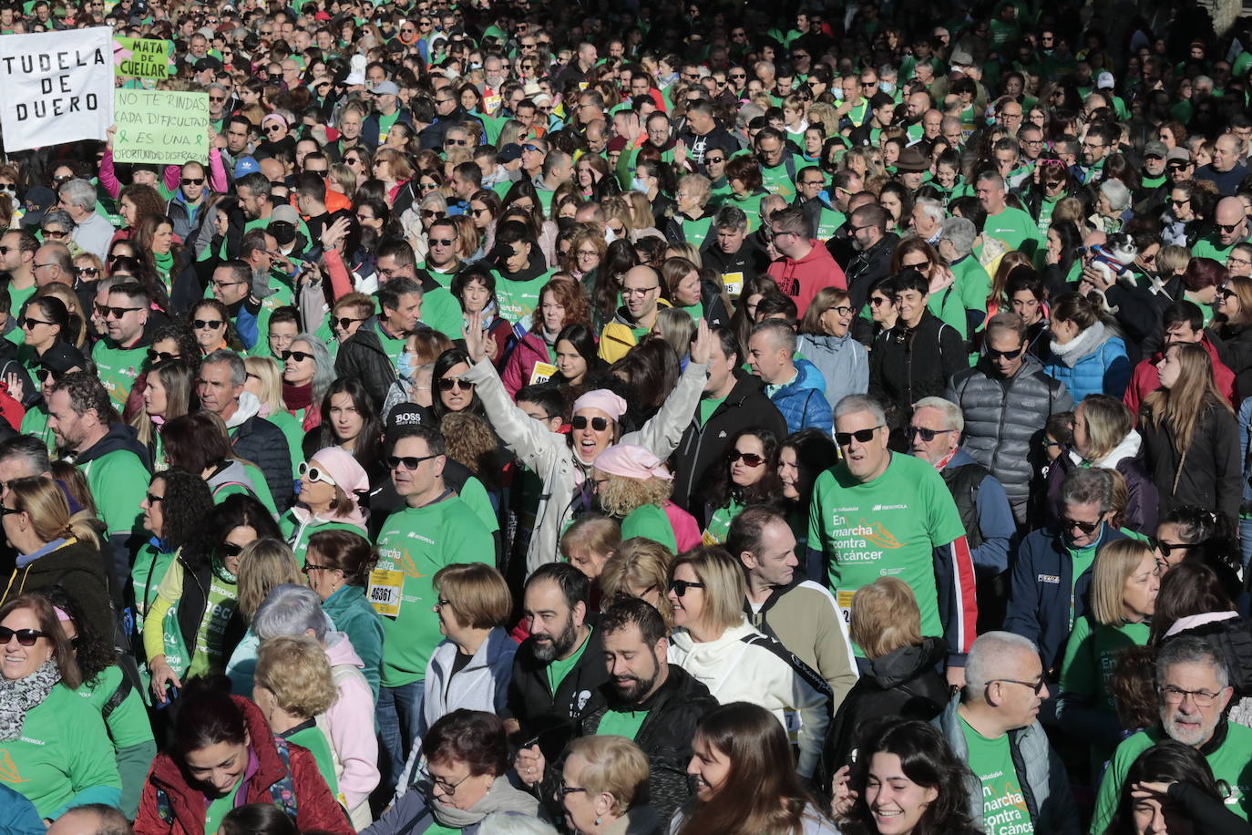 Fotos: La marcha contra el cáncer llena Valladolid de verde