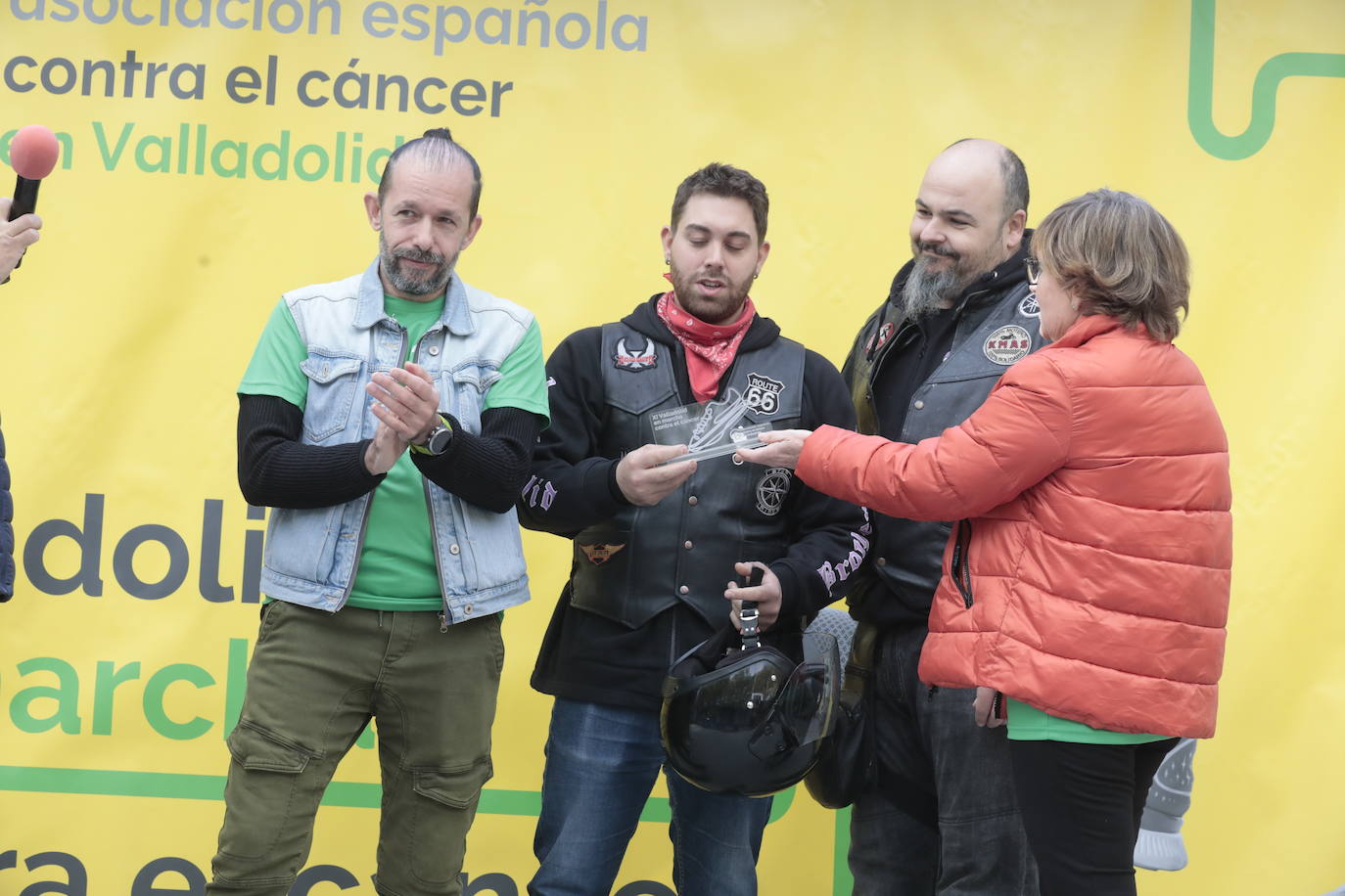 Fotos: La marcha contra el cáncer llena Valladolid de verde