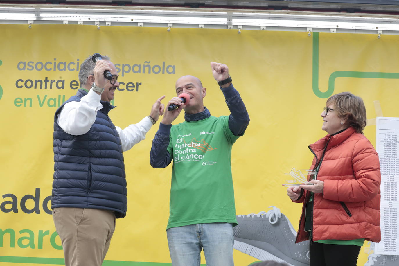 Fotos: La marcha contra el cáncer llena Valladolid de verde