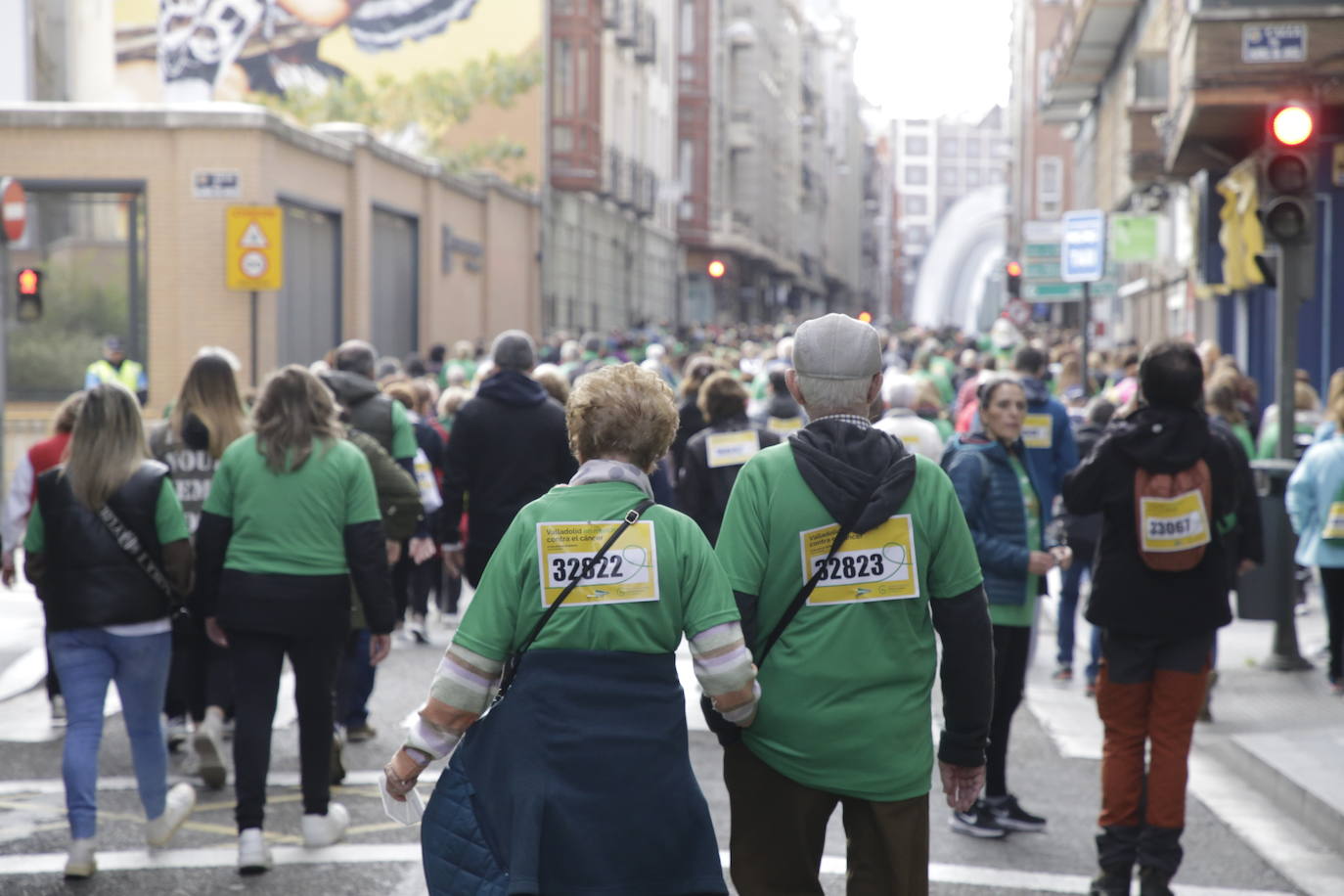 Fotos: La marcha contra el cáncer llena Valladolid de verde