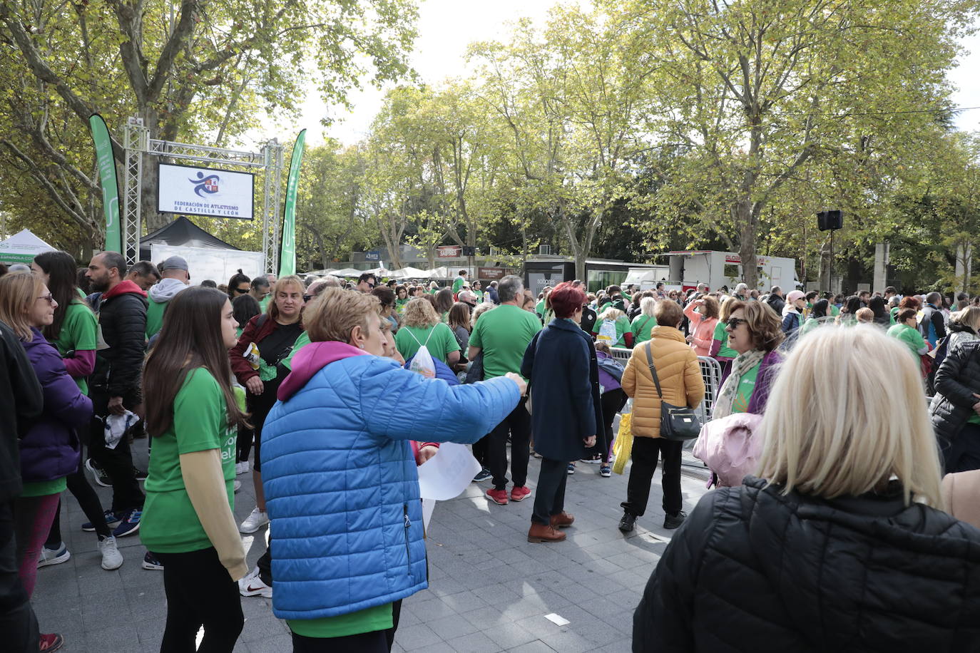 Fotos: La marcha contra el cáncer llena Valladolid de verde