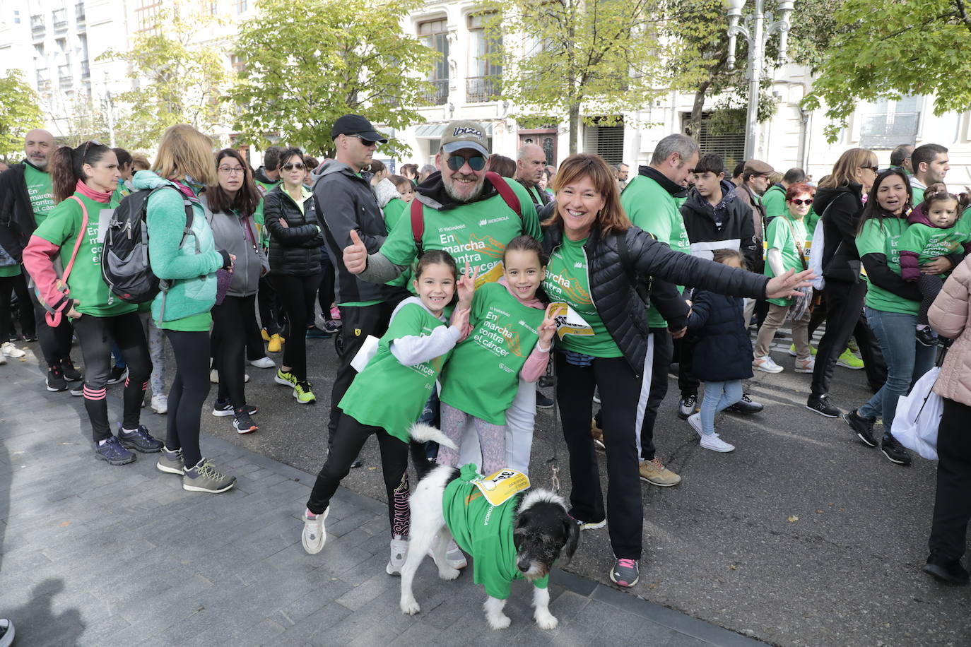 Fotos: La marcha contra el cáncer llena Valladolid de verde