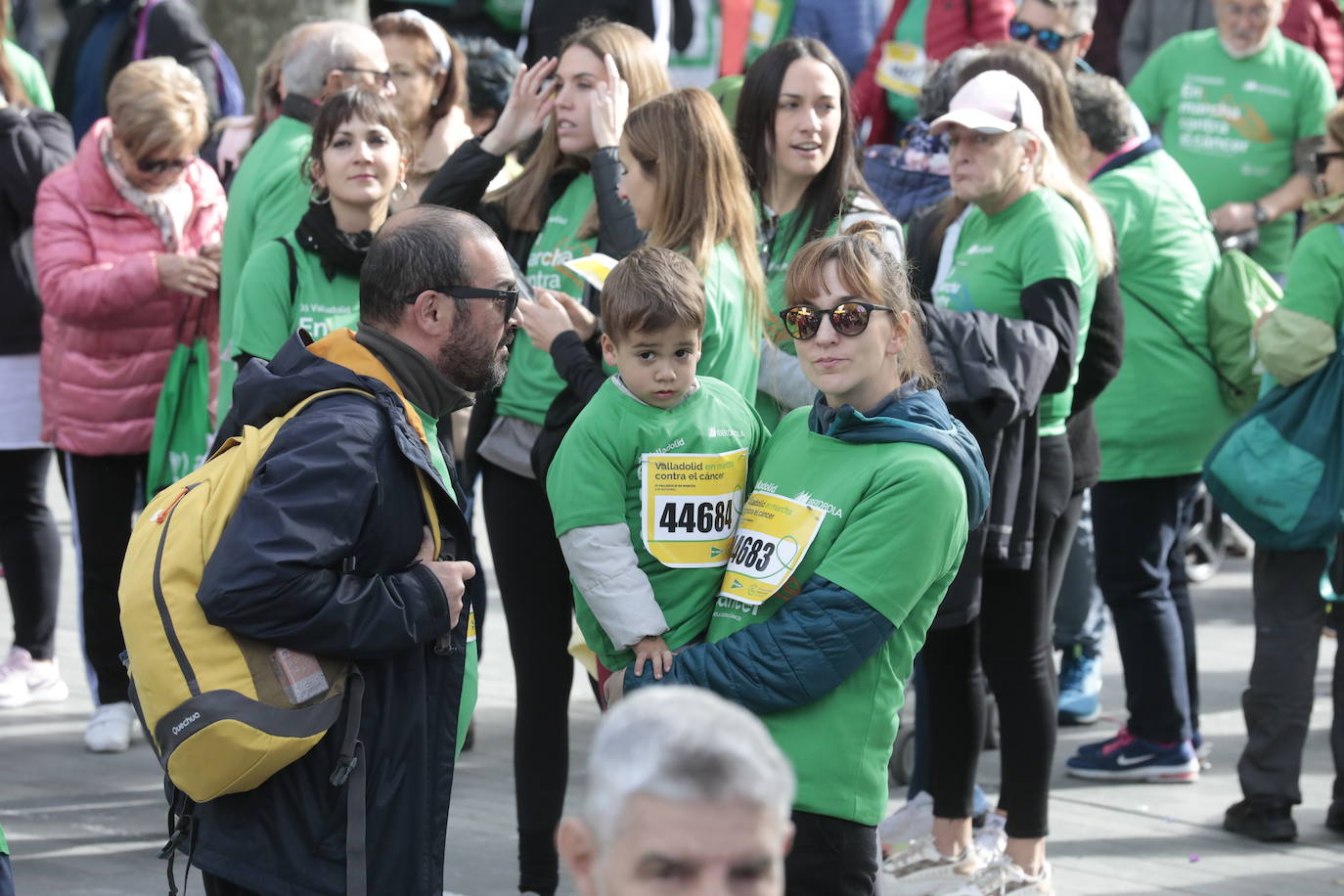 Fotos: La marcha contra el cáncer llena Valladolid de verde