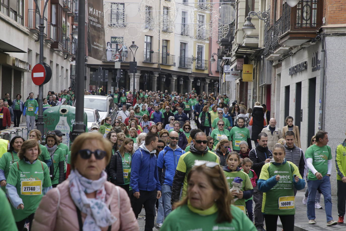 Fotos: La marcha contra el cáncer llena Valladolid de verde