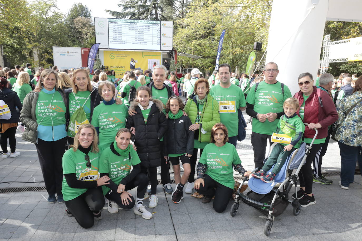 Fotos: La marcha contra el cáncer llena Valladolid de verde