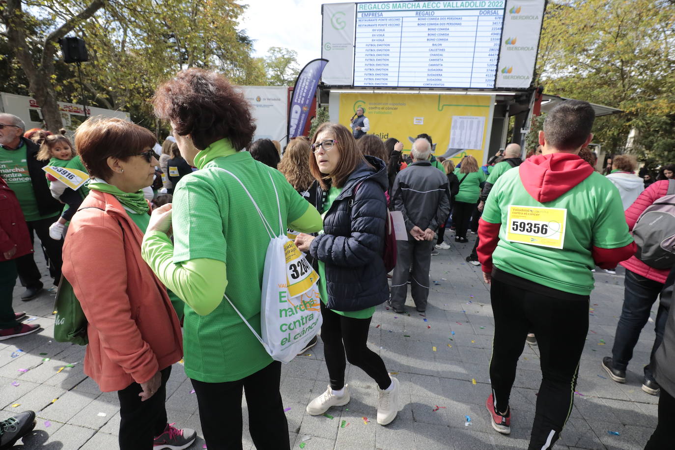 Fotos: La marcha contra el cáncer llena Valladolid de verde