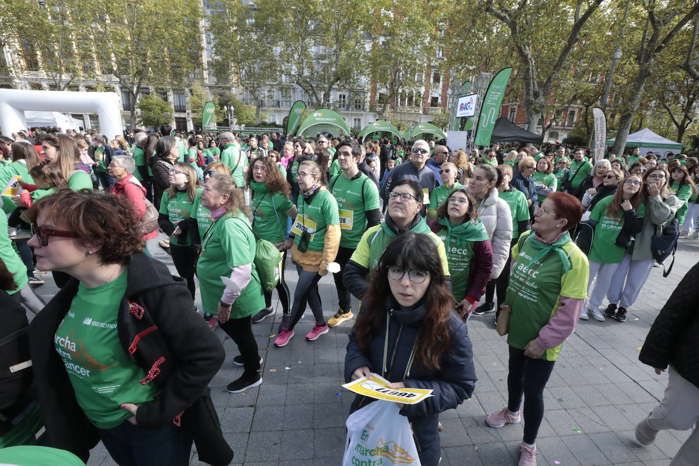 Fotos: La marcha contra el cáncer llena Valladolid de verde