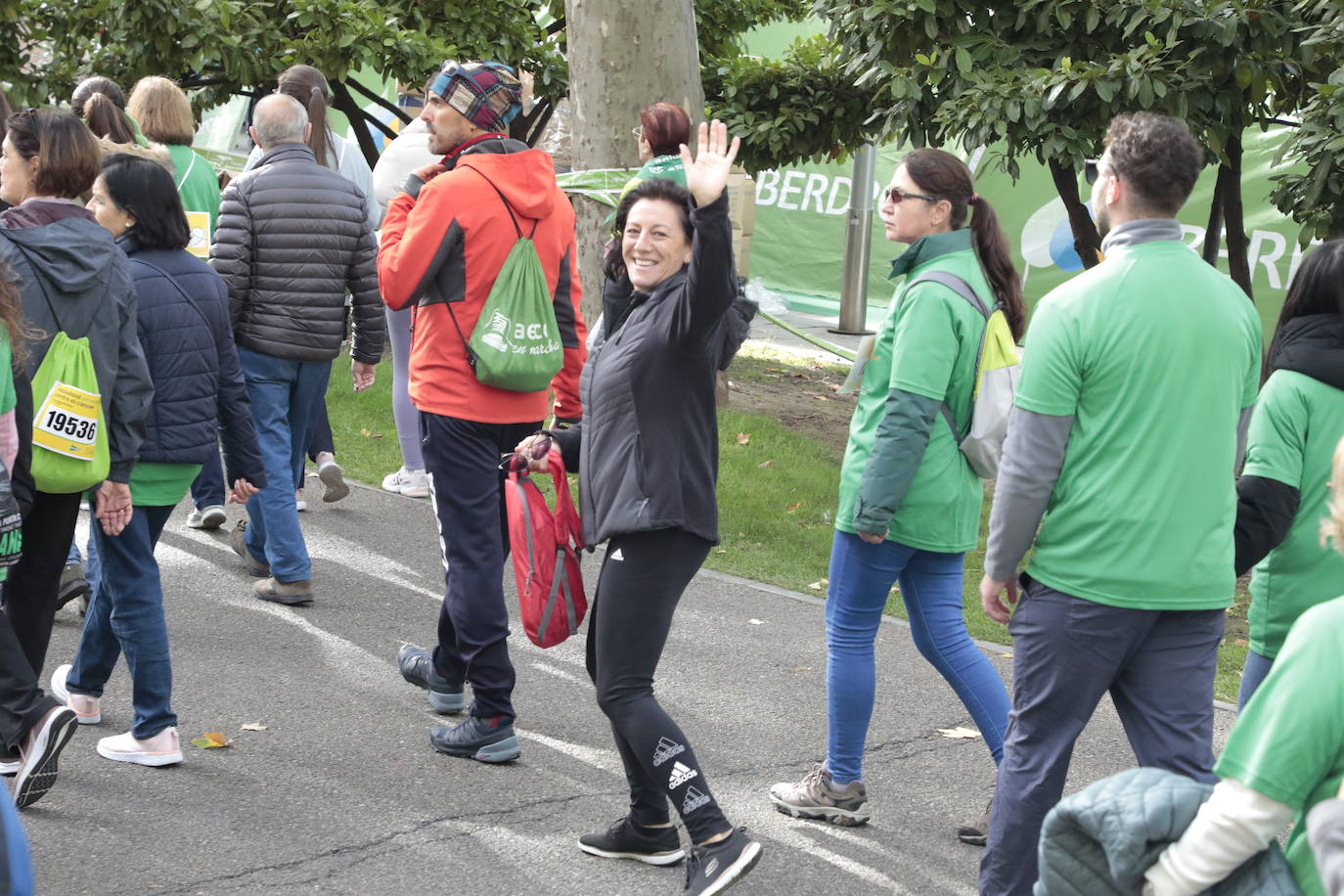 Fotos: La marcha contra el cáncer llena Valladolid de verde