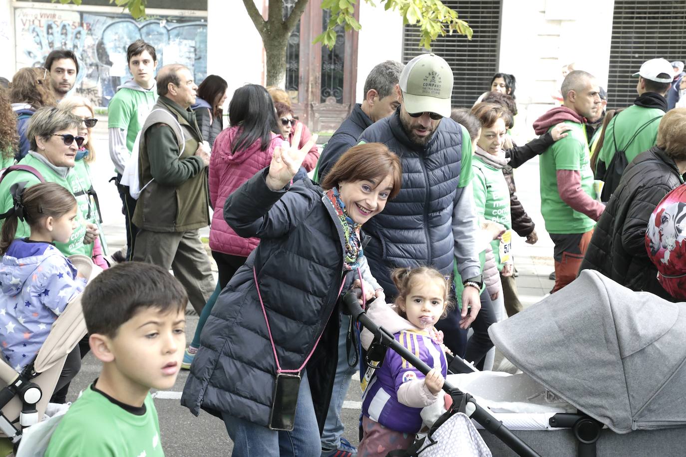 Fotos: La marcha contra el cáncer llena Valladolid de verde