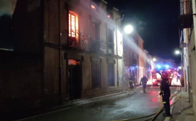 Galería. Fotografías del incendio en una vivienda de Fuenterrebollo. 