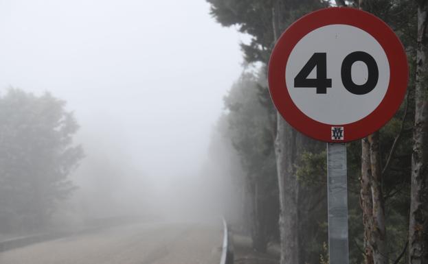 Así debes utilizar las luces antiniebla para evitar una multa de tráfico