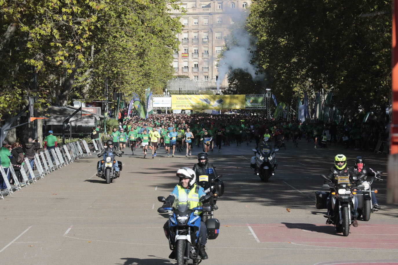 Fotos: La marcha contra el cáncer llena Valladolid de verde