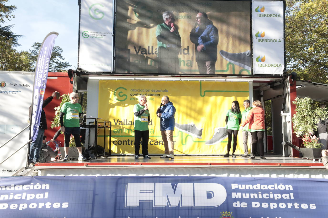 Fotos: La marcha contra el cáncer llena Valladolid de verde