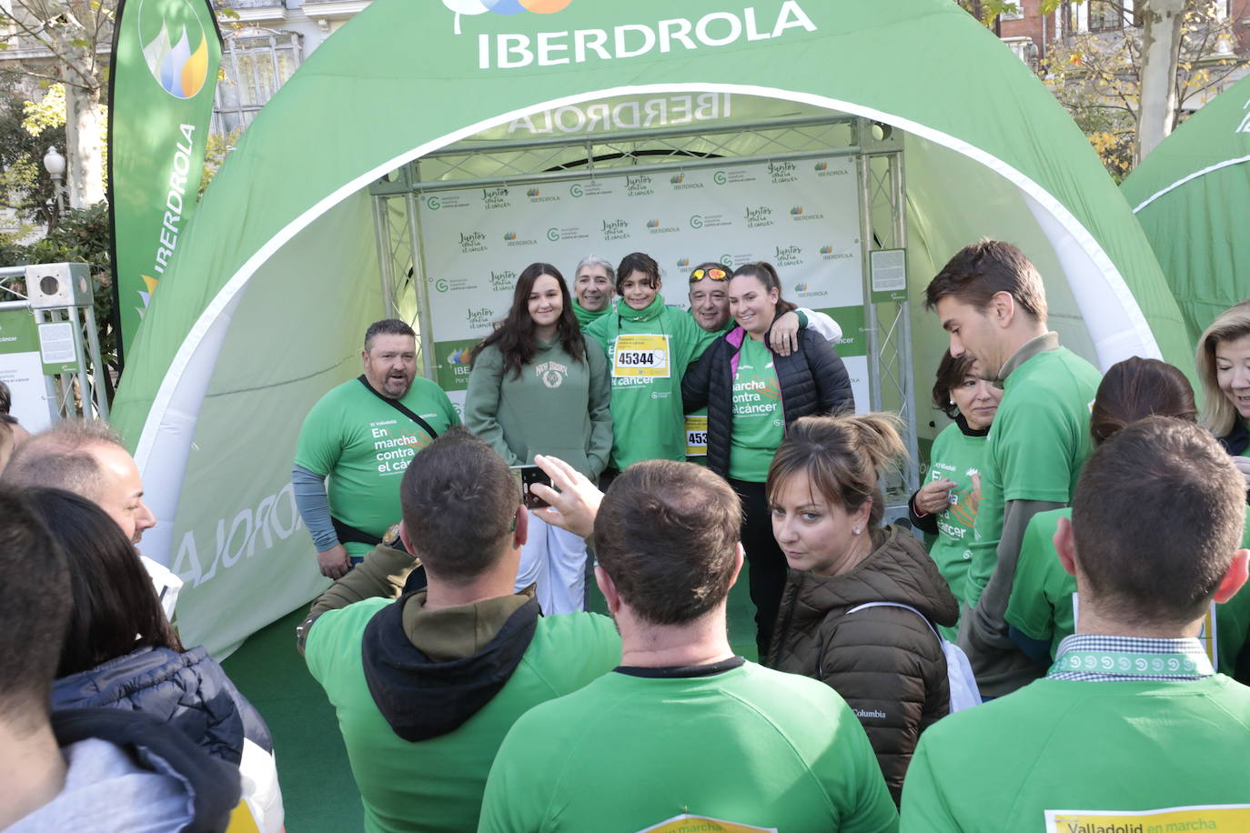 Fotos: La marcha contra el cáncer llena Valladolid de verde