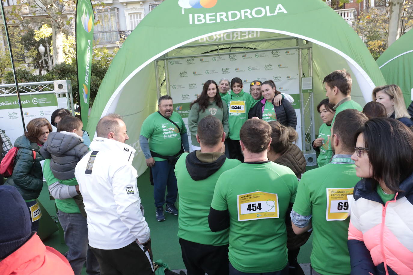 Fotos: La marcha contra el cáncer llena Valladolid de verde