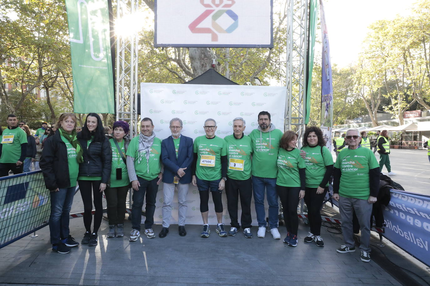 Fotos: La marcha contra el cáncer llena Valladolid de verde