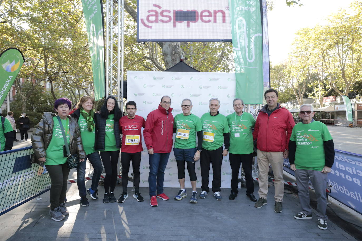 Fotos: La marcha contra el cáncer llena Valladolid de verde