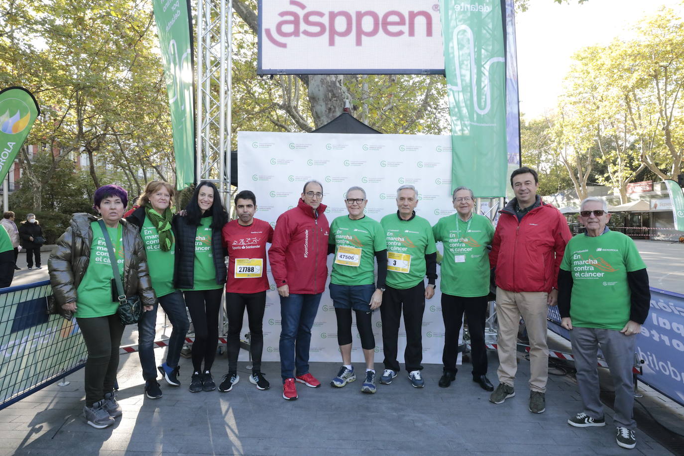 Fotos: La marcha contra el cáncer llena Valladolid de verde