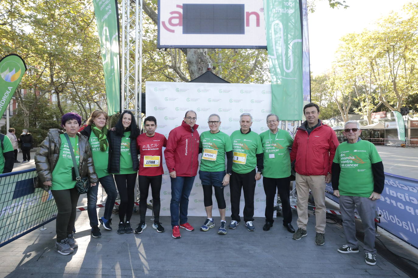 Fotos: La marcha contra el cáncer llena Valladolid de verde