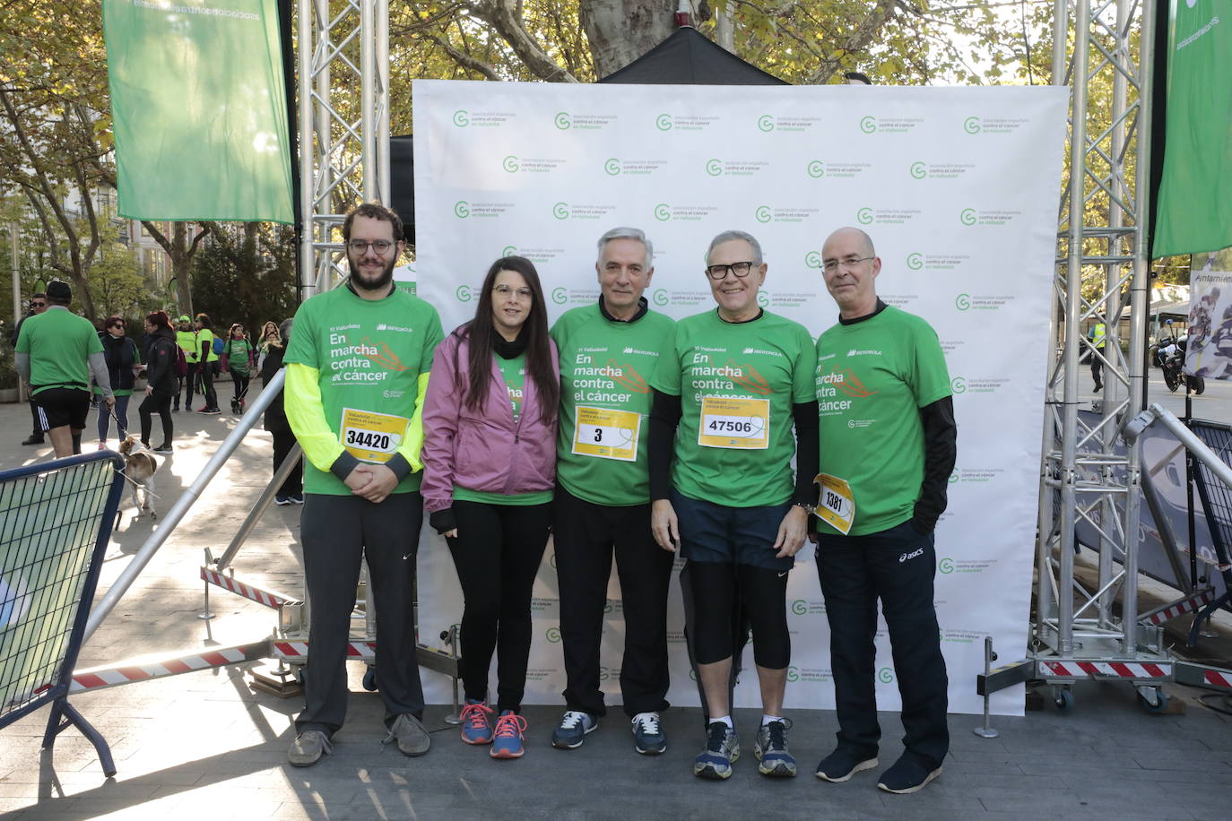 Fotos: La marcha contra el cáncer llena Valladolid de verde