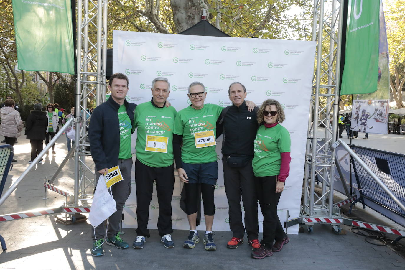 Fotos: La marcha contra el cáncer llena Valladolid de verde