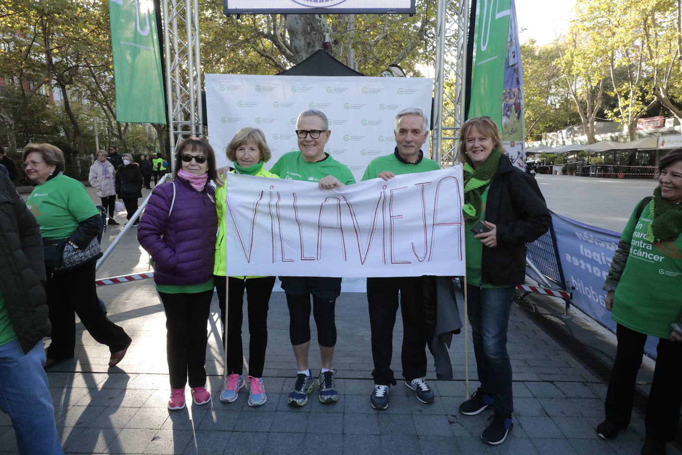 Fotos: La marcha contra el cáncer llena Valladolid de verde