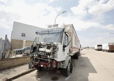 Imagen secundaria 1 - Valladolid: Villanubla confía en erradicar el cementerio de camiones «antes de 2023»