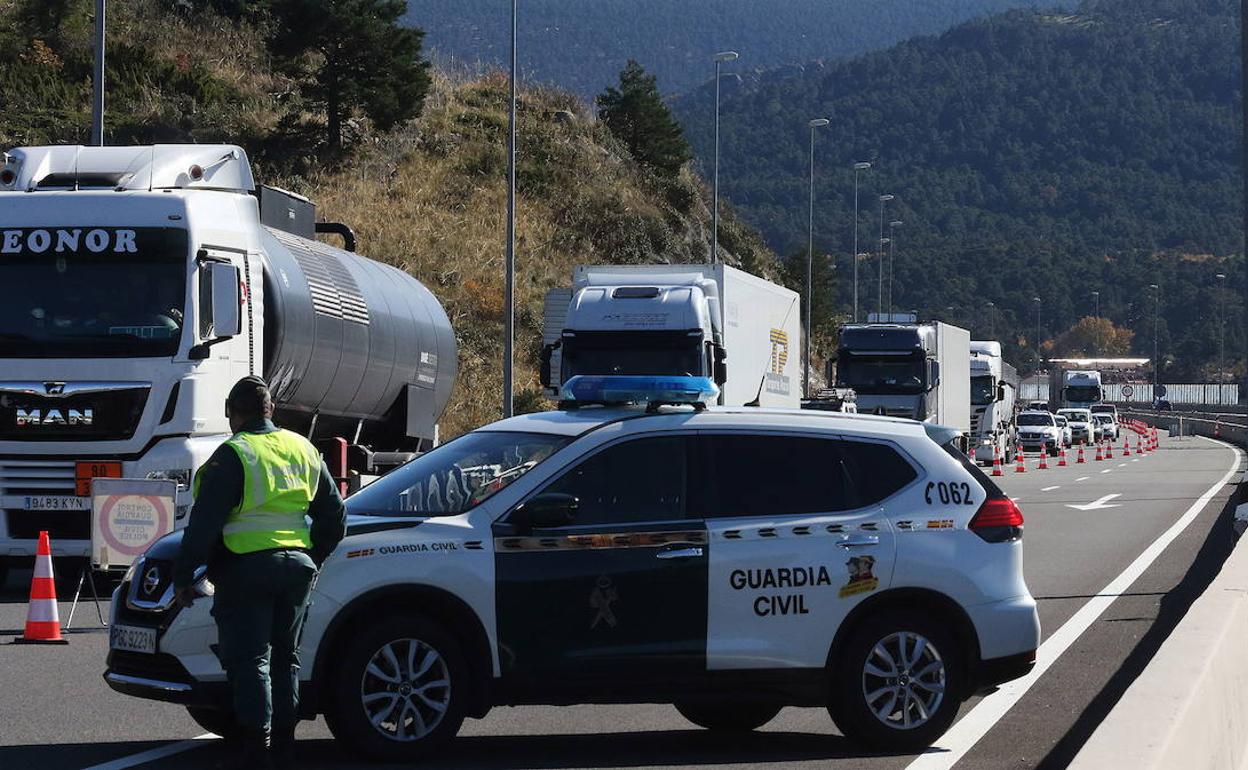 Control de la Guardia Civil en la AP-6.