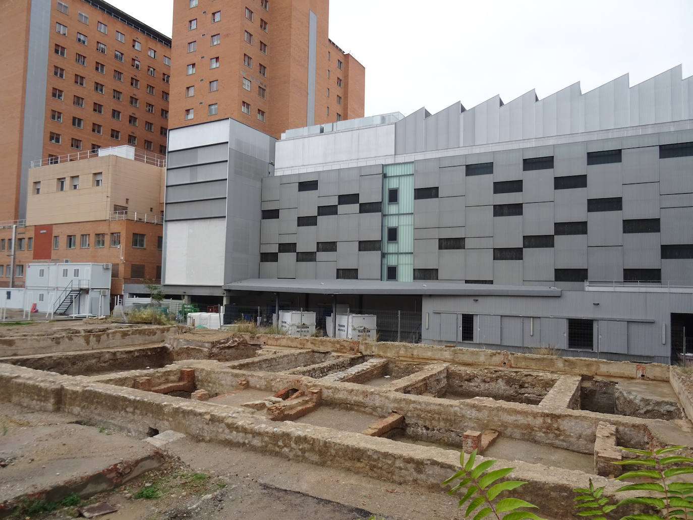 Los restos del convento de Las Salesas, donde se va a construir el edificio de Consultas Externas del Clínico. 