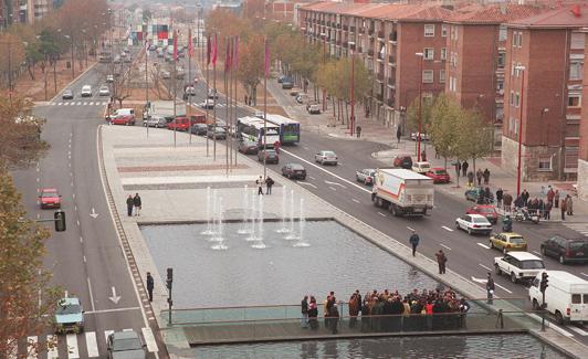 Inauguración de la glorieta de la Comunidad el 9 de diciembre de 1998.