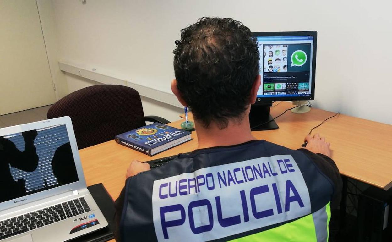 Un agente del Cuerpo Nacional de Policía. 
