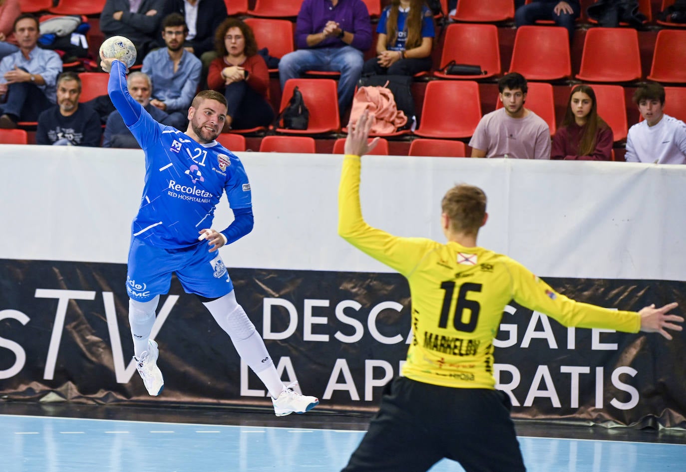 Fotos: El Recoletas iguala en los instantes finales frente a un poderoso BM Logroño La Rioja