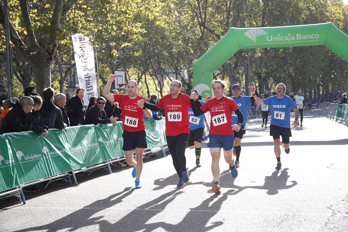 Fotos: Equipos participantes en la VI Carrera de Empresas (2/5)