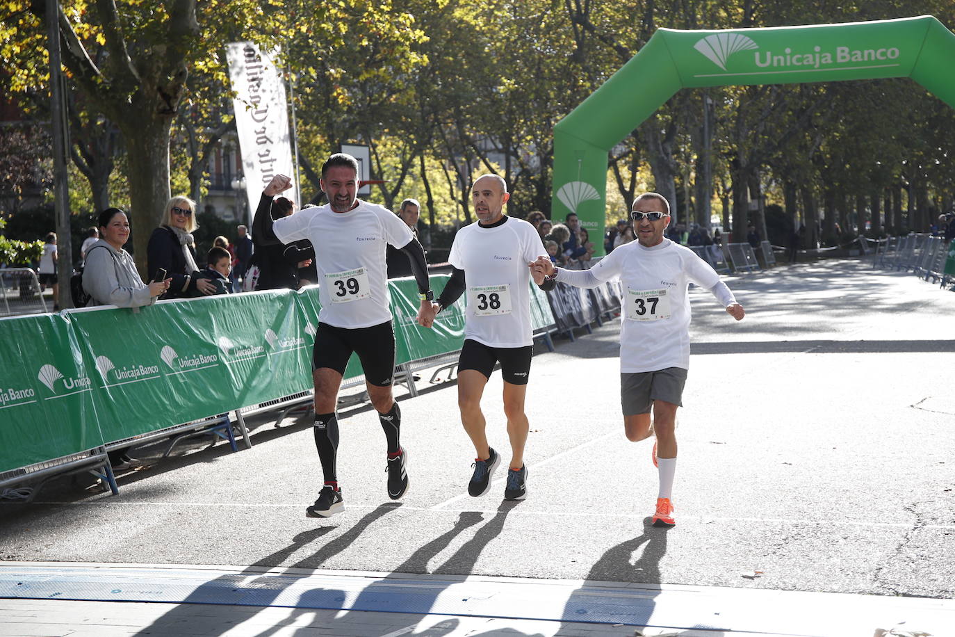 Fotos: Equipos participantes en la VI Carrera de Empresas (4/5)