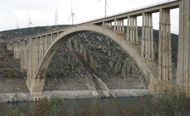 Imagen principal - Diferentes imágenes tanto del viaducto como de la zona en la que está enclavado.