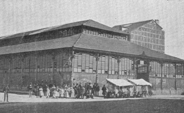 Puestos a las puertas del antiguo Mercado del Campillo.