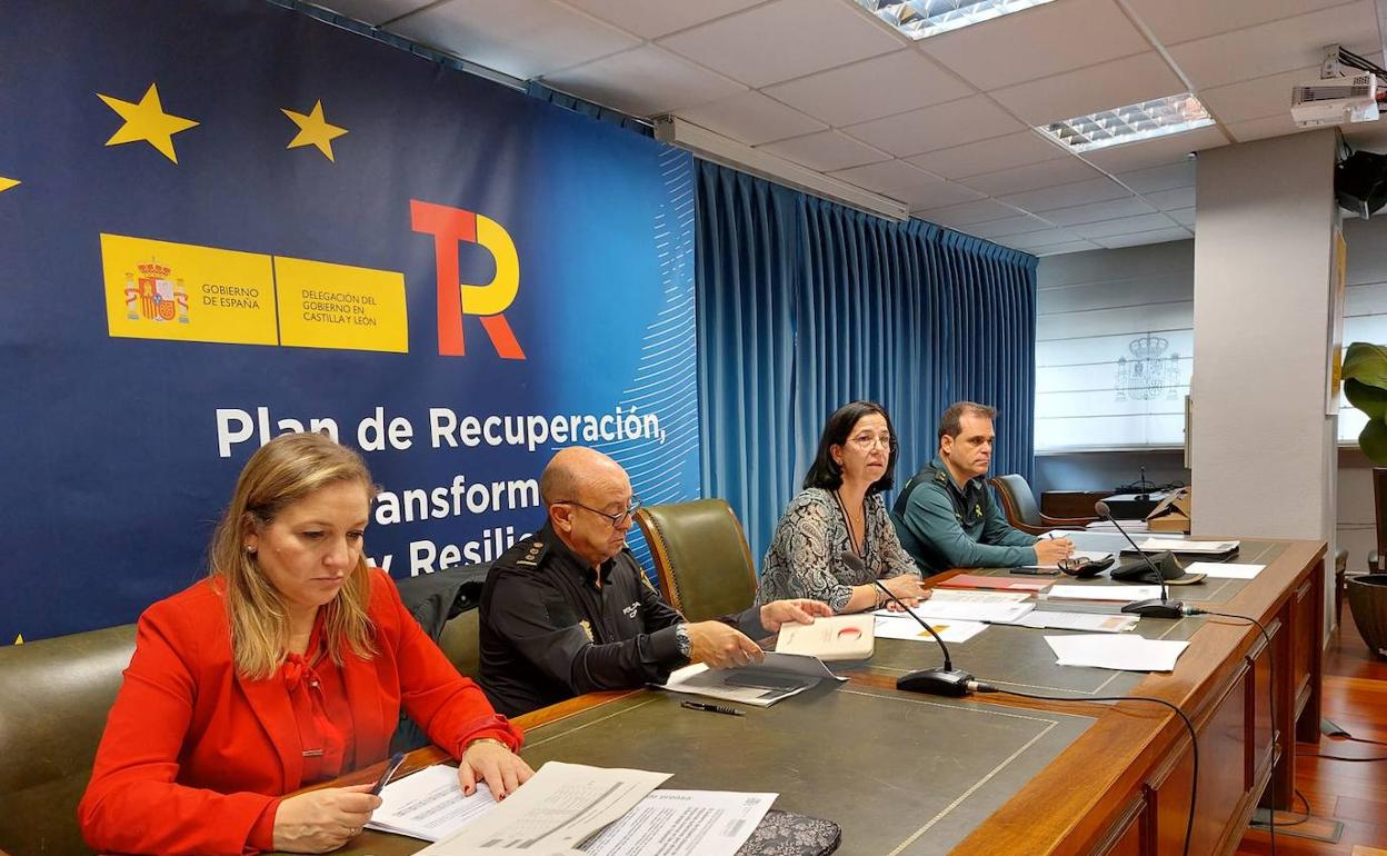 La subdelegada del Gobierno, Alicia Villar, preside la reunión de coordinación. 