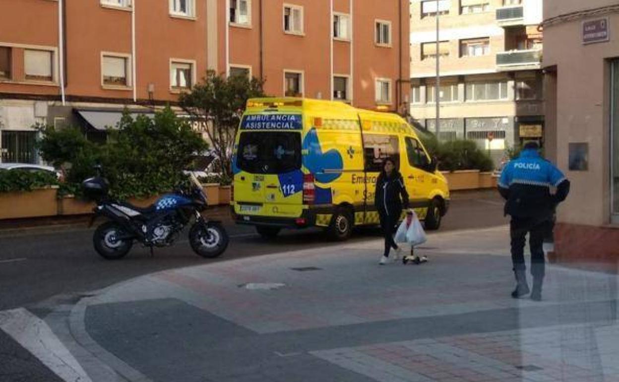 La Policía Local y la ambulancia, en el lugar del incidente, que tuvo lugar en mayo de 2019.