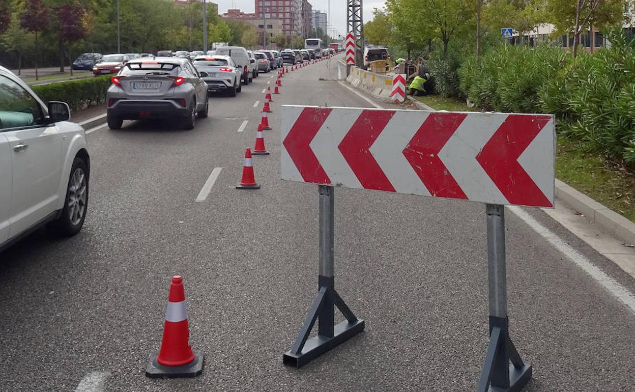 La calle Concha Velasco, cortada al tráfico este jueves en Valladolid por obras
