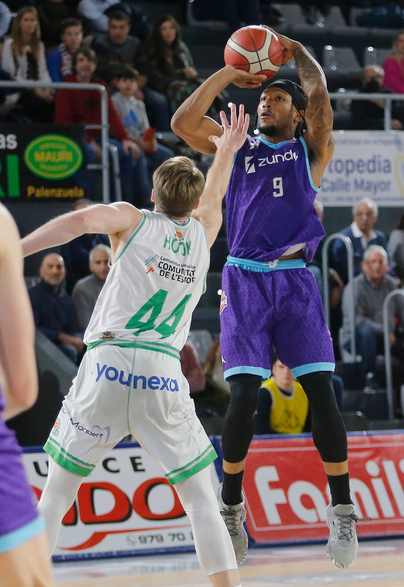 Zunder Palencia Baloncesto 77 - 63 TAU Castelló