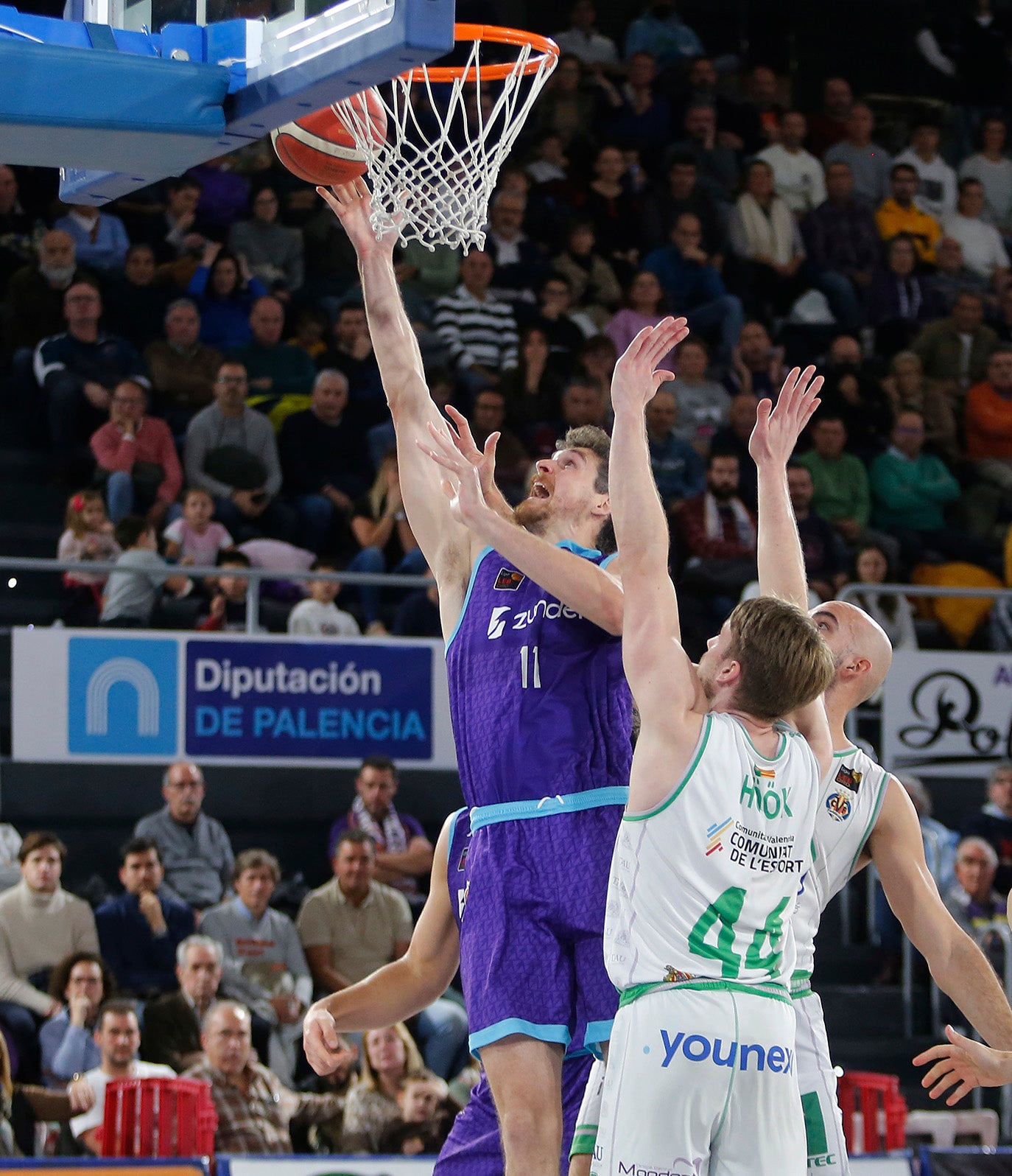 Zunder Palencia Baloncesto 77 - 63 TAU Castelló