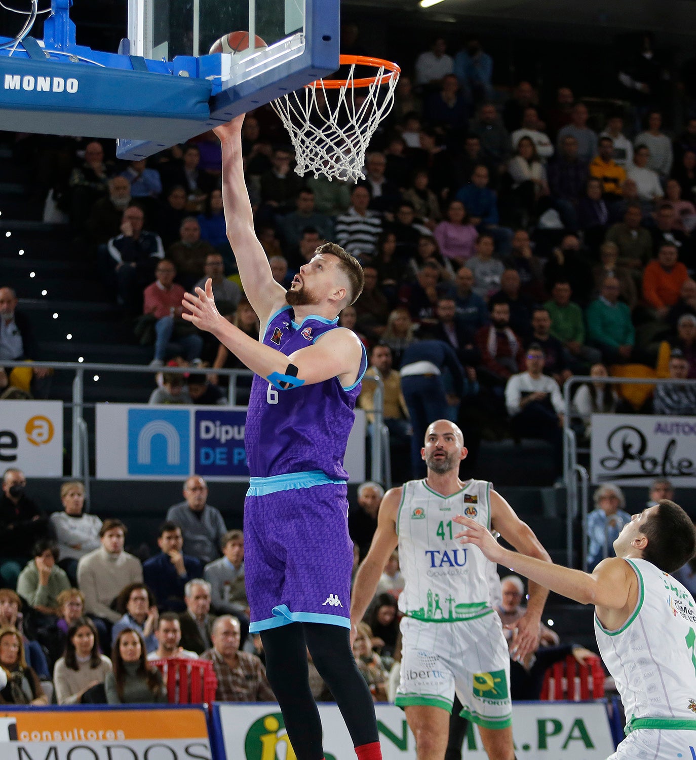 Zunder Palencia Baloncesto 77 - 63 TAU Castelló