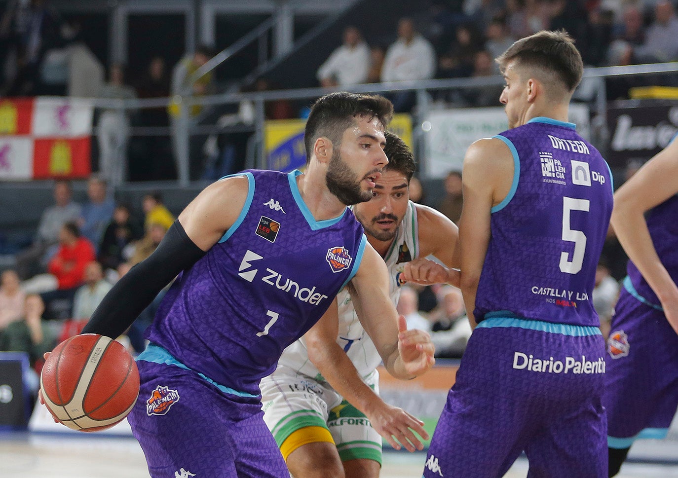 Zunder Palencia Baloncesto 77 - 63 TAU Castelló