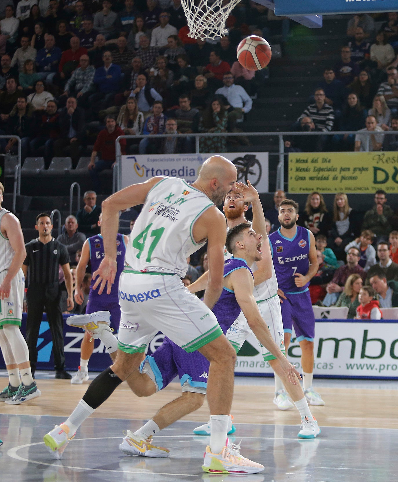 Zunder Palencia Baloncesto 77 - 63 TAU Castelló