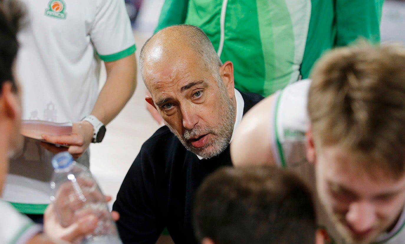 Zunder Palencia Baloncesto 77 - 63 TAU Castelló