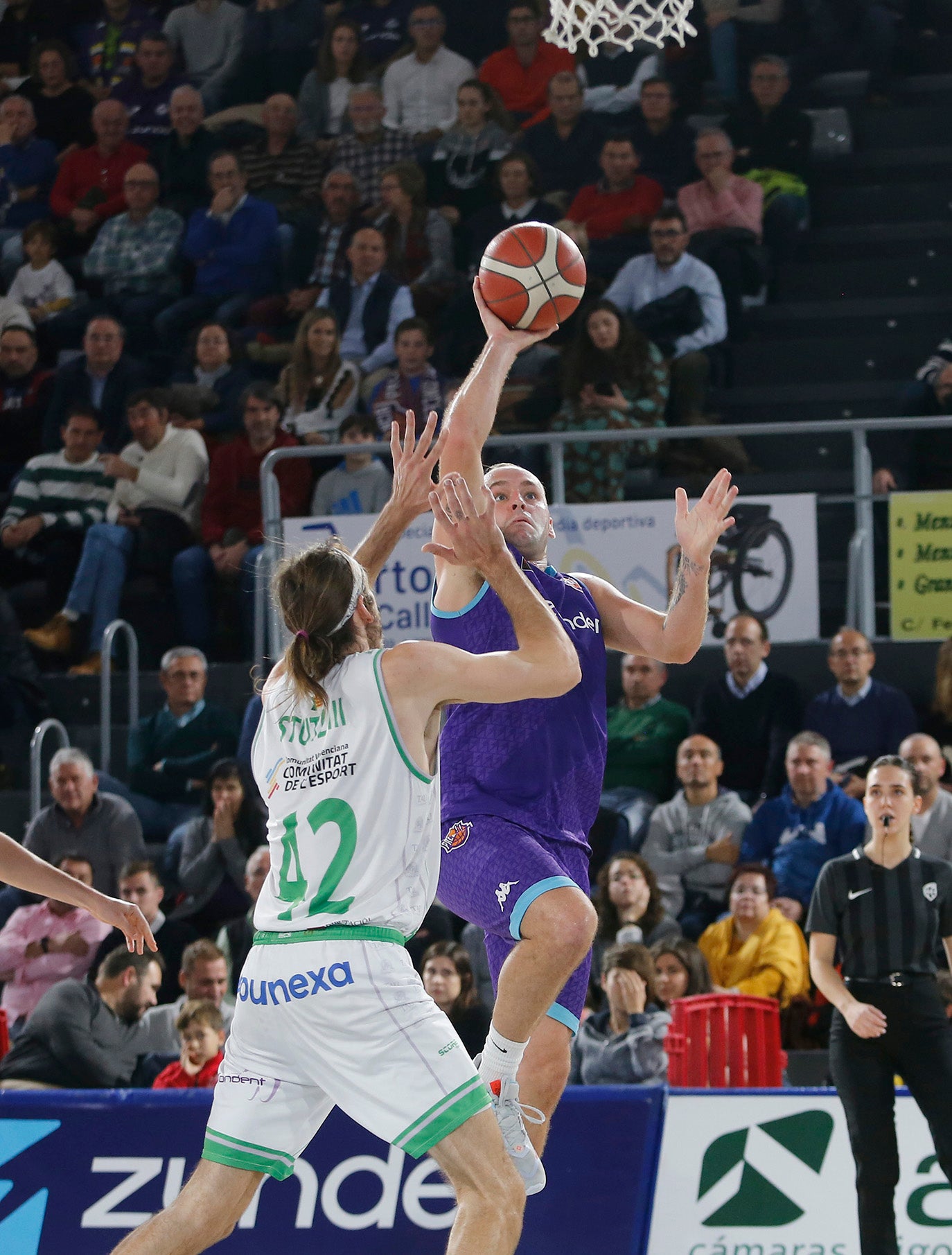 Zunder Palencia Baloncesto 77 - 63 TAU Castelló